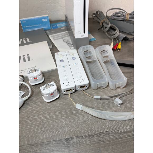 Nintendo Wii Model RVL-001 Video Game Console Lot TESTED- Works Great - Picture 2 of 7